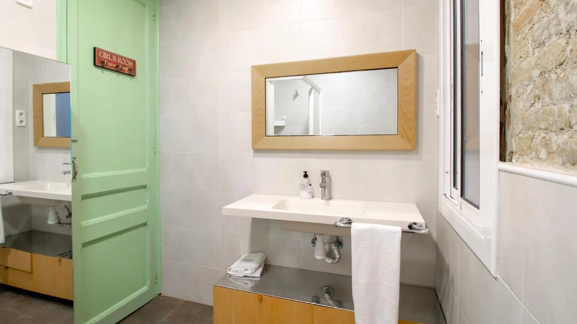 Marina Sagrada Familia Apartment Barcelona 0*,  Spain